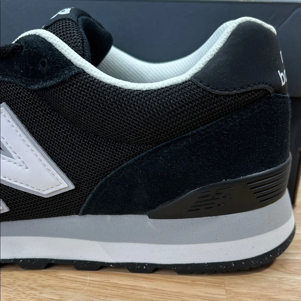 NEW New Balance Men's 13 Classics Black and‎ White Sneakers